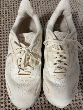 117. Hoka Clifton 10 Women’s Vanilla Birch Running Shoes